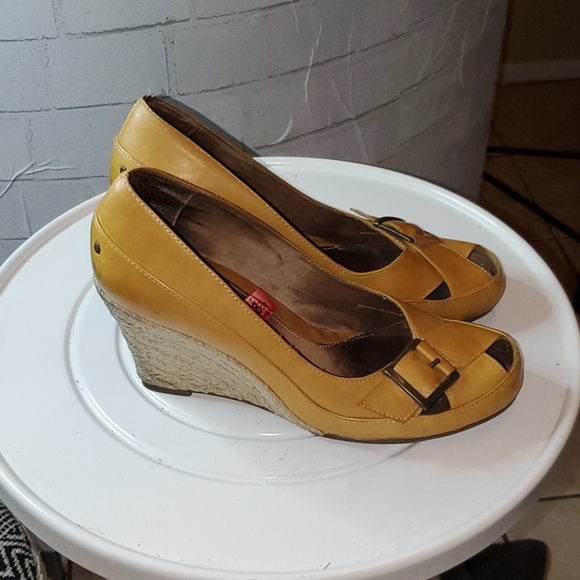 mustard yellow wedge